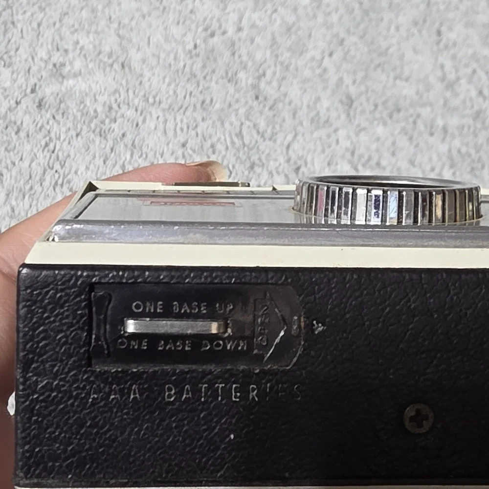Vintage 1960's Kodak Instamatic 154 Film Camera